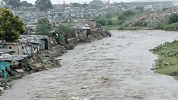 Vloede in KZN saai verwoesting