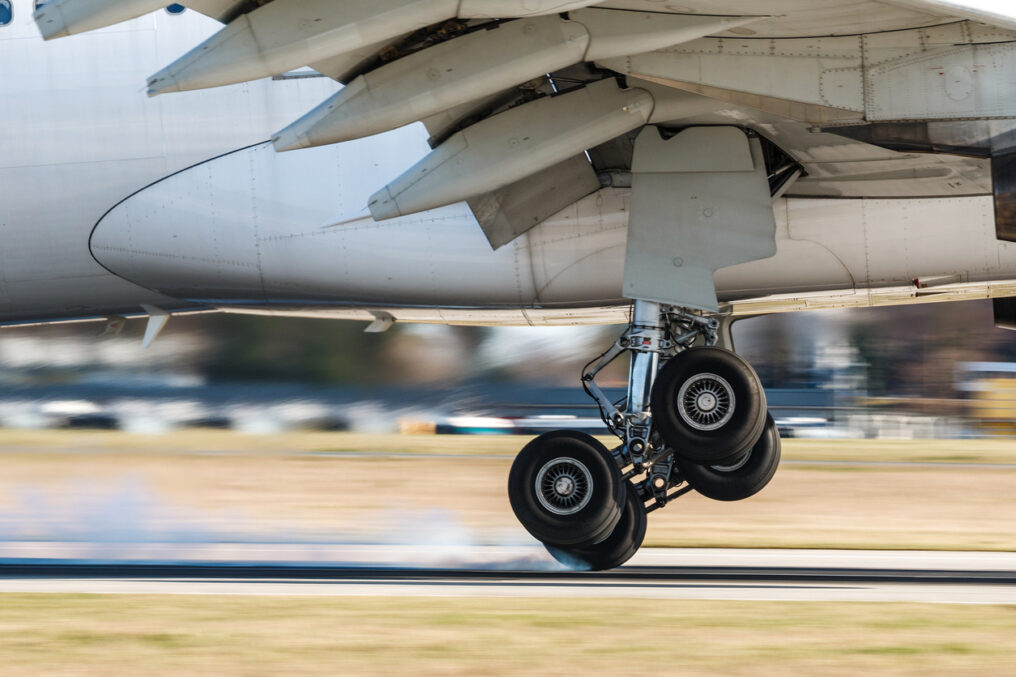 Hoe kan ‘n vliegtuig se wiele blitsig versnel tydens landing teen 300 km/hr